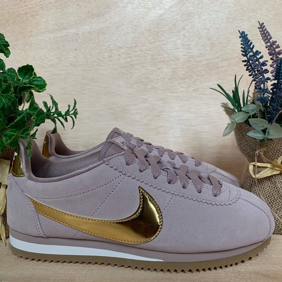Nike Classic Cortez SE - Picture 3 of 8